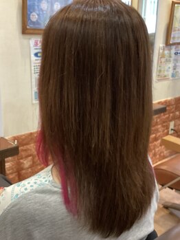 ローズ美容室の写真/【自然な仕上がりでしっかりカバー】白髪染めも頭皮と髪に優しい商材でダメージレスにお悩み解消*