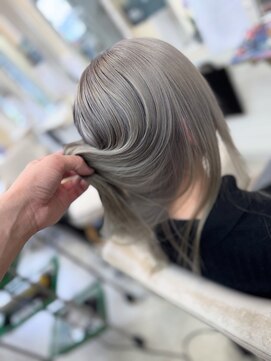 ロジーリリーヘアーズ(Rosy Lily hair's) シルバーミルクティー