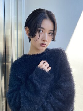 エアー 青山(AIR) 丸みショート前下がりセンターパートハンサムくびれショート