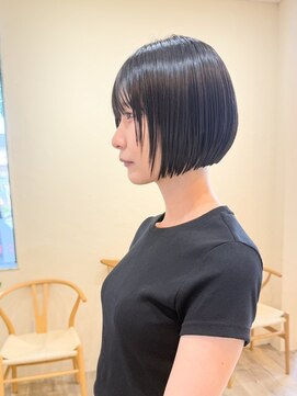 シフト(SHEEFT) 20代30代40代大人かわいい前下がり艶ボブ透明感アッシュカラー