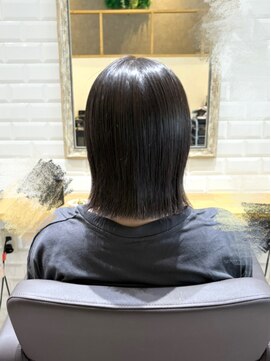 ぱつっとボブ × 外ハネ