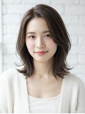 前髪なしミディアムくびれレイヤー
