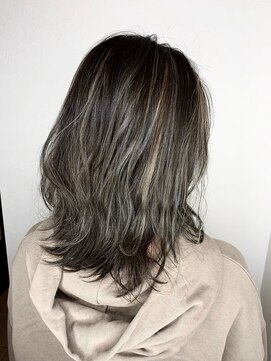 フロート 小阪店(float) アッシュグレー_耳かけ,毛先パーマ,イメチェン