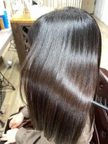 ブルーフィン シセロ(Blue Fin cicero) 枝毛なし健康ツヤ髪髪質改善まとまるクセなしストレート耳掛け