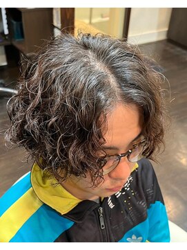 オムヘアーバイグルーマーズ(HOMME HAIR by GROOMER/S) 縦落ちスパイラルパーマ.隠れフェード.hommehair2nd櫻井