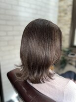 アトリエナガノ(atelier nagano)&nbsp;ニュアンスカラー/センターパート/ツヤ髪スタイル/ブルージュ