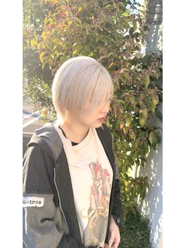 カルム(calme) ウルフカットホワイトカラー