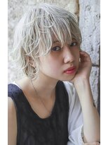 ソウ アオヤマ(SO aoyama)&nbsp;レイヤーショート　ハイトーンカラー　大人可愛い　巻き髪