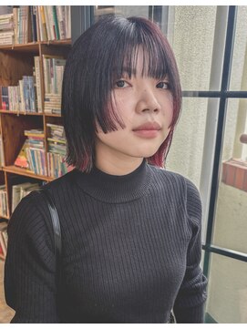 ニイ(nii.) カットラインが映える赤髪