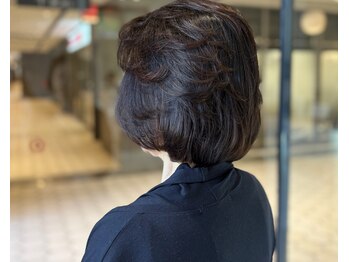 サロンイクエヤマザキ 文京(SALON IKUE YAMAZAKI)の写真/幅広い年齢層から人気◎一人ひとりの髪、頭皮を根本からケアし、美しいヘアへ導く美容法。