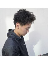 ヘアークリエイ トポライトウィロー 烏丸(Hair Create Polite willow) スパイラルパーマ/センターパート/刈り上げショート