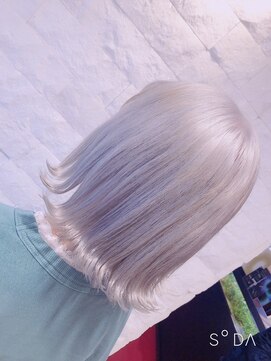 アース コアフュールボーテ 長野駅前店(EARTH coiffure beaute) ホワイトシルバー