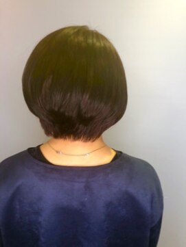 ナフィ バイ エイム 町田店(Nafie by eim) ブラックチェリー/ダメージ補修/美フォルム/白髪ぼかし/上品ボブ