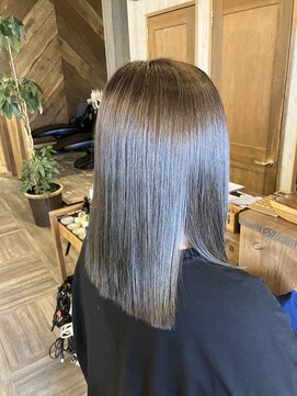 ヘアードレスビュー(hair dress V.I.E.W) セミロング×透明感グレー