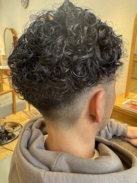 アリビオ(alivio) 【強めパーマ】フェードカット