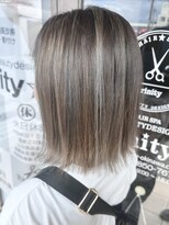 トリニティ(trinity)&nbsp;ブリーチ・ハイライト・グレージュ・髪質改善【豊見城】