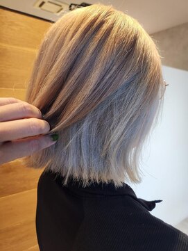 スーリール 伊都店(Sourire) ホワイトティー×ホワイトシルバー