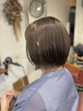 ヘアメイク アンフィ(amphi) オリーブベージュ