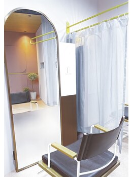 ジュノヘアー(Juno.hair)の写真/広々とした空間を独り占め、誰にも気兼ねなく過ごす大人のための美容時間