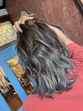 ナビィ(NAVI) バレヤージュカラー