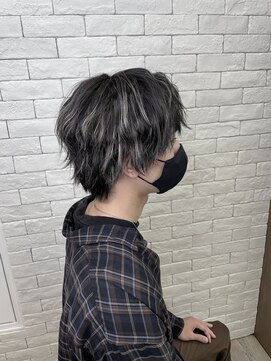 ルチナ 秦野(Lucina) メンズカット/センターパート/シルバーハイライト/韓国