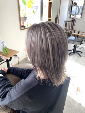 ヴィアルス 美園店(VIARS) ホワイトシルバーカラー/透明感カラー/ミディアムカット