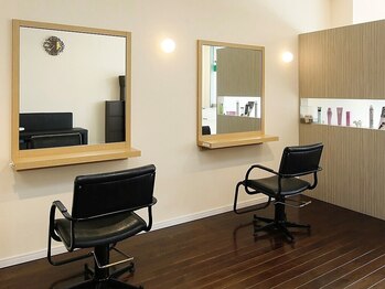 美容室 ザ ニューラインの写真/【スタッフ2名の温かみのあるサロン】15年以上のキャリアで、貴女の髪質を見極め手ぐしで整うスタイルを!