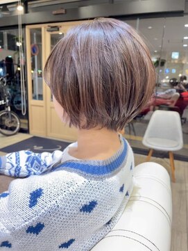 アイ(I.) 【 Ｉ. 】30代からの襟足すっきり前下がりショートボブ　川口
