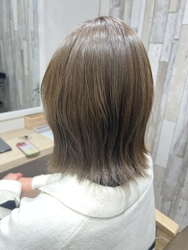 シエルバイアレクサ(Ciel by ALEXA) 【 Ciel by ALEXA】☆クールアッシュ・シンプル外はねスタイル☆