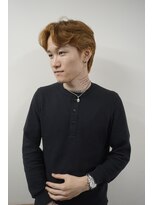 ノラ シブヤ(NORA)&nbsp;海外風外国人風センターパートパーマブラウンカラー