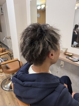 アジュテ(ajouter) 立体感が出る!ゴールドメッシュのツイストパーマ