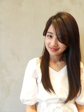 ロミ(ROMI) ♪上品うるツヤベージュ♪大人かわいいストレートヘア♪