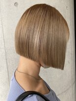 セル(CELL)&nbsp;ブロンド　ミニボブ　切りっぱなしボブ