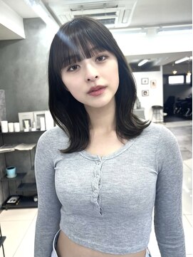 ヴェイン 渋谷(vain) くびレイヤー前髪エモージュ小顔レイヤーカットグレーベージュ