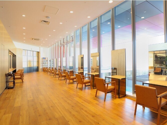 万博記念公園駅からすぐ。ららぽーとEXPOCITY2F♪駐車場完備♪｜テラス