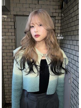 シイ(SIE) くすみベージュ×落ちる黒のデザインカラー☆