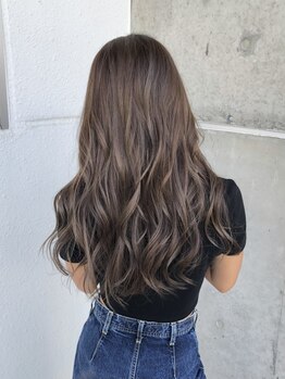 ウタリ(UTARRY)の写真/人気のイルミナカラーで艶感×透け感のある髪へ…ケアブリーチを使用したデザインブリーチもお任せ下さい♪