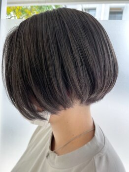 大人女性の悩みを解決し、美しく輝く髪へ…。上質な空間で、あなただけのサロンタイムを…。