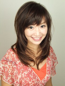 チル アウト ヘア ロジック(chill out hair Logic) 小顔効果のあるラウンドバングがポイントのストレートスタイル