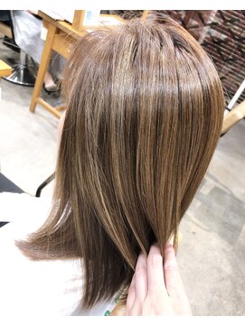 モモ(MOMO) ベージュハイライト