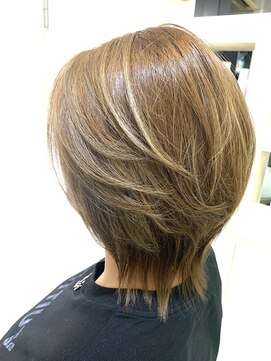 アズール 草加(azule) ショートウルフスタイル／外国人風ハイライト／草加