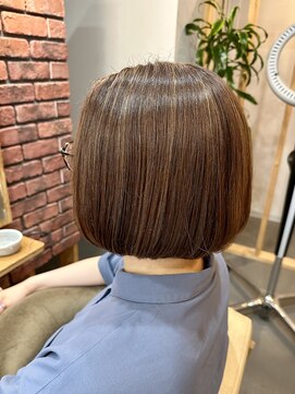 シイジ(SiiJe) ハイライトで立体感ツヤ感ボブ☆白髪カバーにも◎