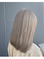 ヨロ 上野(YOLO)&nbsp;ハイライトカラーミルクティーベージュレイヤーカット