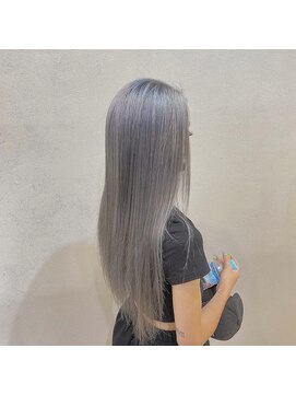 ニューカマー バイ ヘッドライト シブヤ(NEW COMER by HEADLIGHT shibuya) グレージュ×ロング