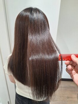 髪のパサつきでお悩みの方におすすめ！プライベートサロン×酸熱トリートメントで“さらつや”なヘアに♪