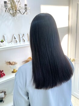 ラキ(Laki)の写真/憧れの自然なストレートヘアへ！やわらかい質感で湿気に負けない美髪に◎