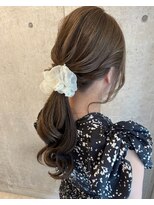 ロッカヘアエジェ(ROCCA hair eje.)&nbsp;ミルクブラウンシュシュで作るゆるローポニー