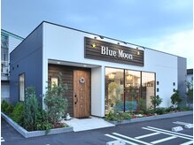 ブルームーン(Blue Moon)の雰囲気（パッと目を引くおしゃれな外観☆）