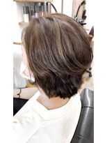 サワチ(SAWATI)&nbsp;白髪ぼかしハイライトミディアムレイヤースタイル