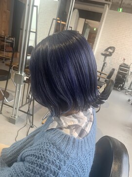 シカ 神戸三宮元町店(Cica) ネイビー ブルー 切りっぱなし 外ハネ ブリーチ 色落ち 三ノ宮